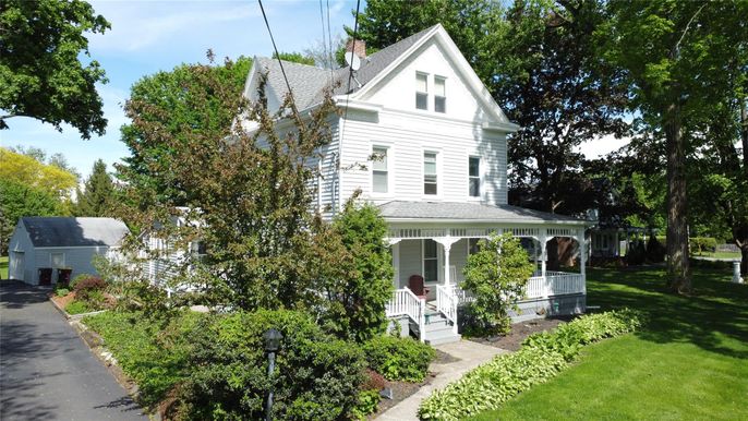 Backyard, Exterior, Facade, Queen Anne Victorian