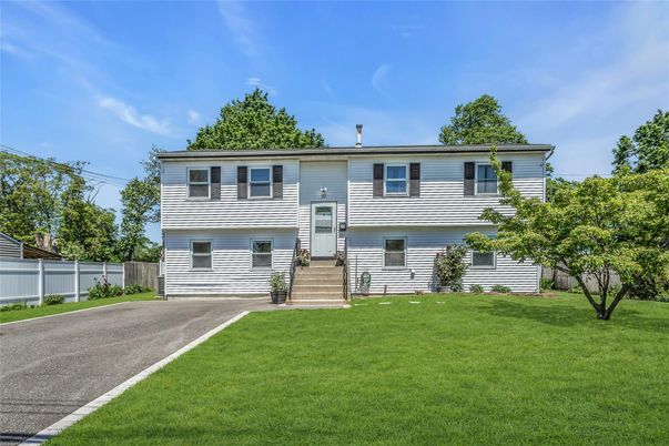 Backyard, Exterior, Facade, Raised Ranch