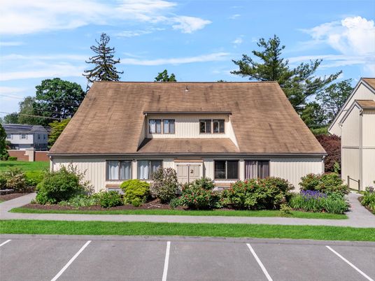 Exterior, Facade, Farmhouse