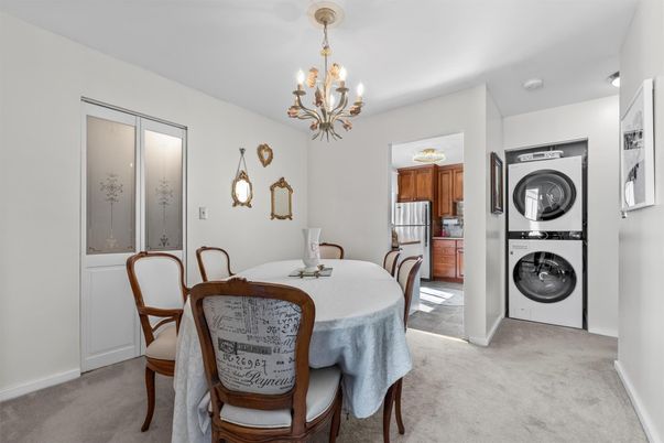 Chandelier, Dining room, Interior, Kitchen, Washer