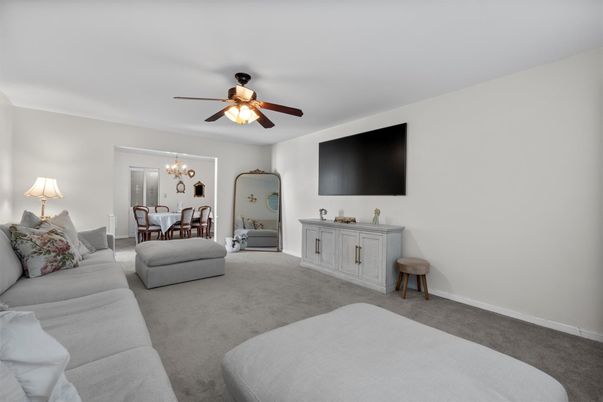 Chandelier, Dining room, Interior, Living room