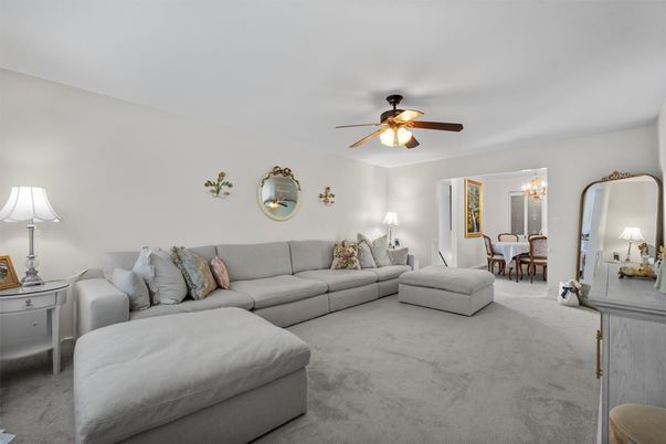 Chandelier, Dining room, Interior, Living room