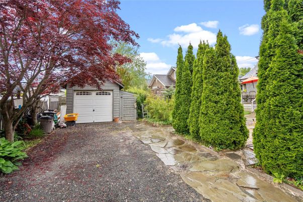 Detached Garage, Exterior