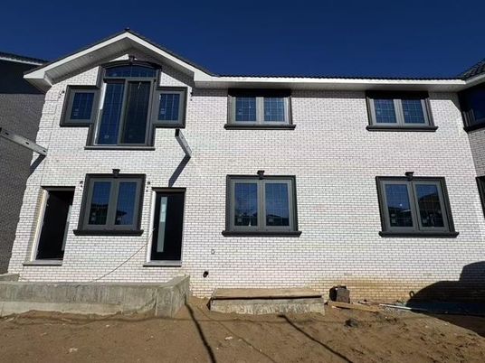 Exterior, Facade, Brick Facade, Rowhouse