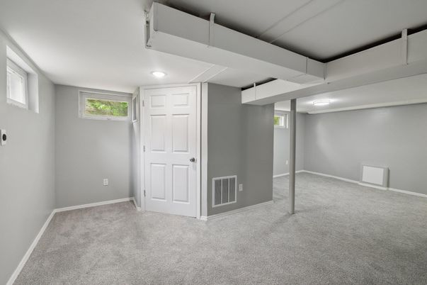 Empty room, Interior, Recessed Lighting