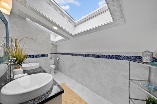 Bathroom, Interior, Recessed Lighting