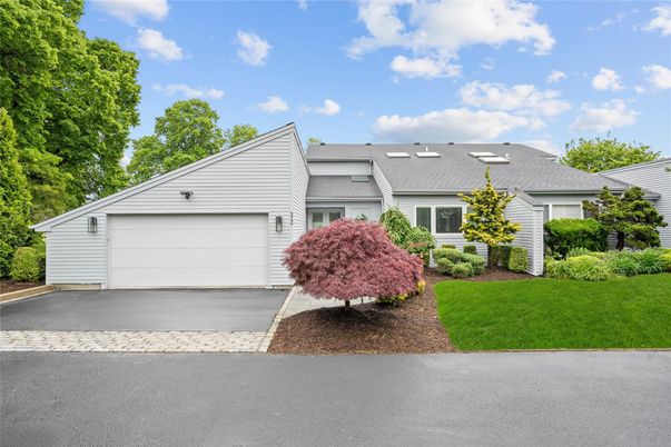 Attached, Exterior, Facade, Ranch