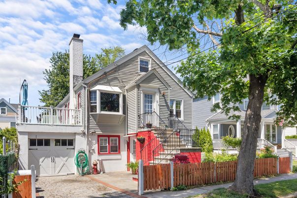 Attached, Backyard, Exterior, Facade, Queen Anne Victorian