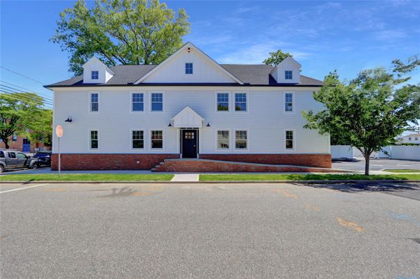 Exterior, Facade, Georgian