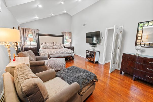 Bedroom, Interior, Living room, Recessed Lighting, Wood Texture Flooring