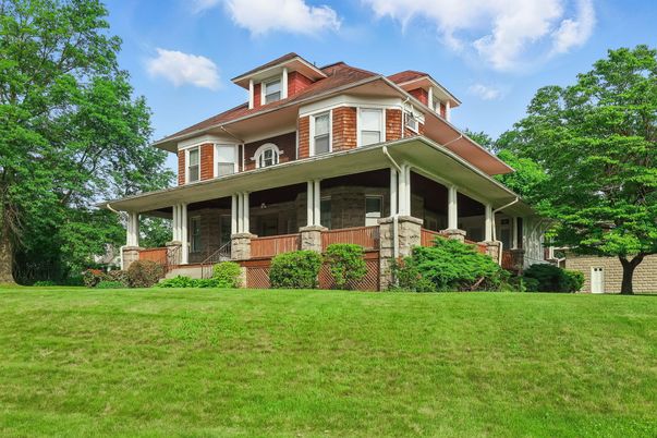 Exterior, Facade, American Foursquare