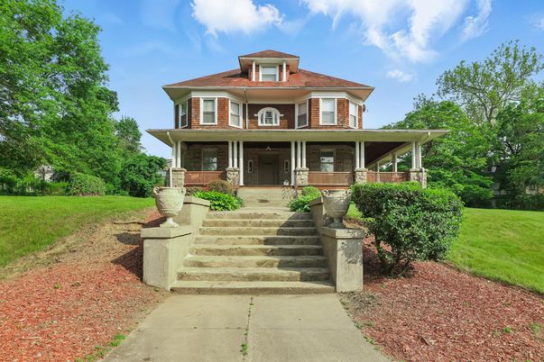 Exterior, Facade, American Foursquare