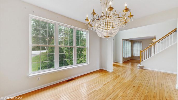 Chandelier, Empty room, Interior, Wood Texture Flooring