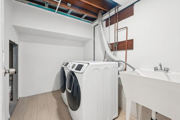 Interior, Washer, Wooden Beams, Wood Texture Flooring