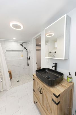 Bathroom, Interior, Marble, Marble Walls, Recessed Lighting