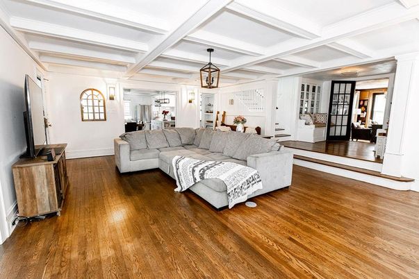 Interior, Living room, Pendant Lights, Wood Texture Flooring
