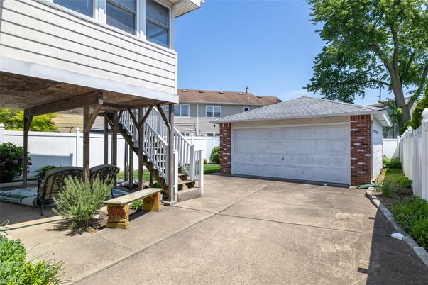 Detached Garage, Exterior