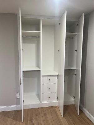 Interior, Walk-in Closets, Wood Texture Flooring