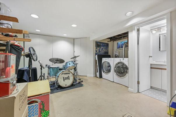 Fitness Equipment, Interior, Recessed Lighting, Utility Closets, Washer