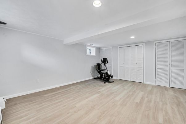Fitness Equipment, Interior, Recessed Lighting, Wood Texture Flooring