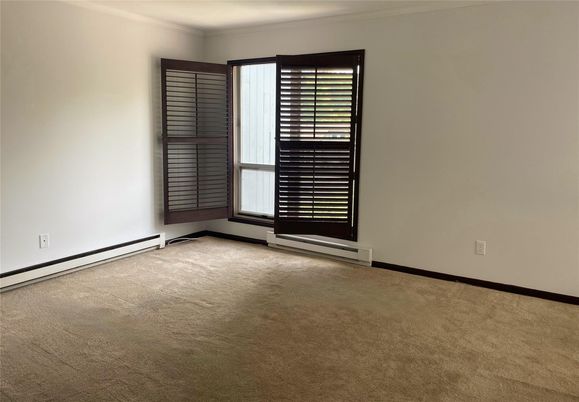 Empty room, Interior