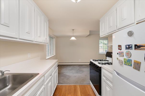 Interior, Kitchen, Pendant Lights, Wood Texture Flooring