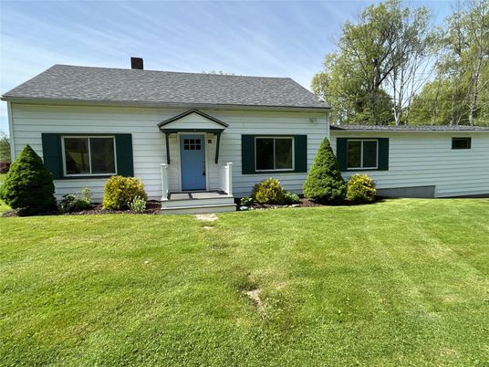 Backyard, Exterior, Facade, Cape Cod