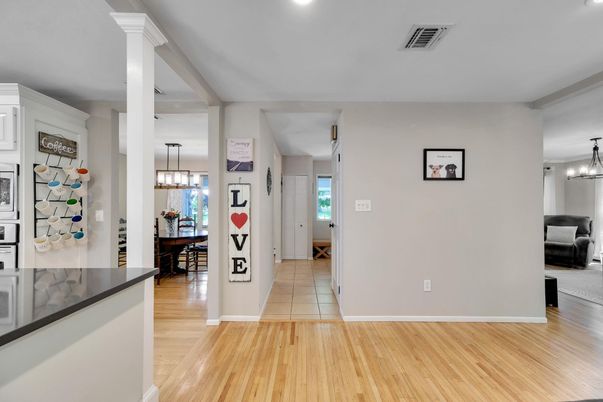 Chandelier, Dining room, Interior, Pendant Lights, Recessed Lighting, Wood Texture Flooring