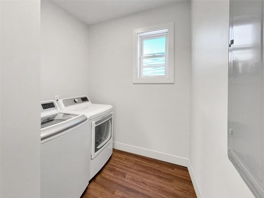 Interior, Washer, Wood Texture Flooring