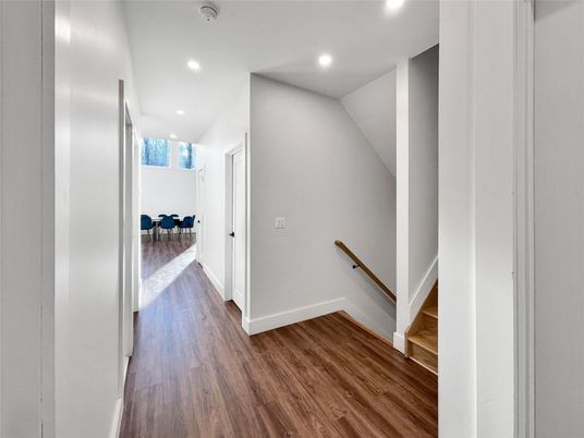 Interior, Recessed Lighting, Wood Texture Flooring