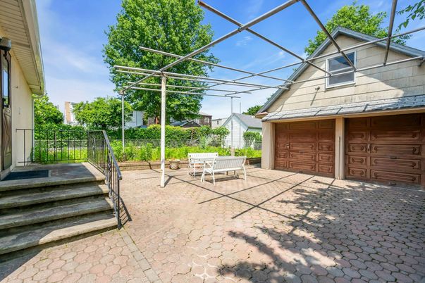 Detached Garage, Exterior