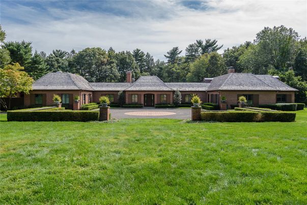 Backyard, Exterior, Facade, Brick Facade, French Provincial