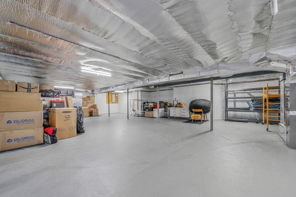 Garage, Interior
