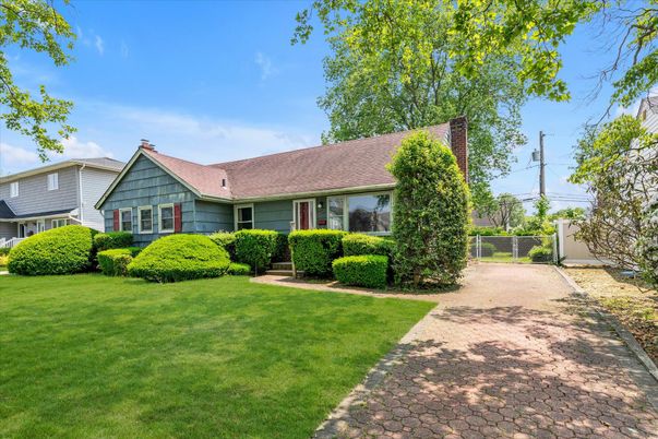 Backyard, Exterior, Facade, Cape Cod