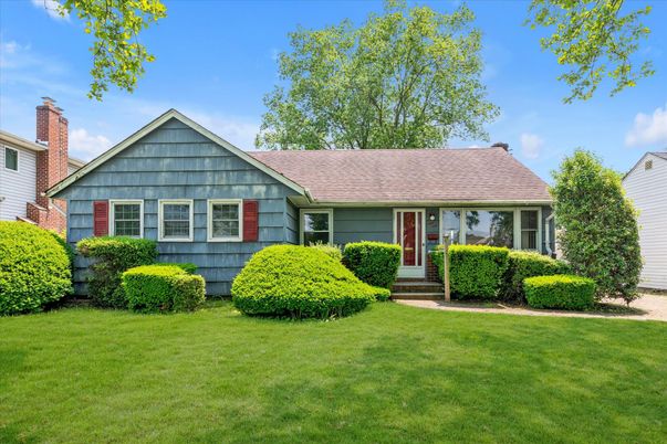 Exterior, Facade, Cape Cod