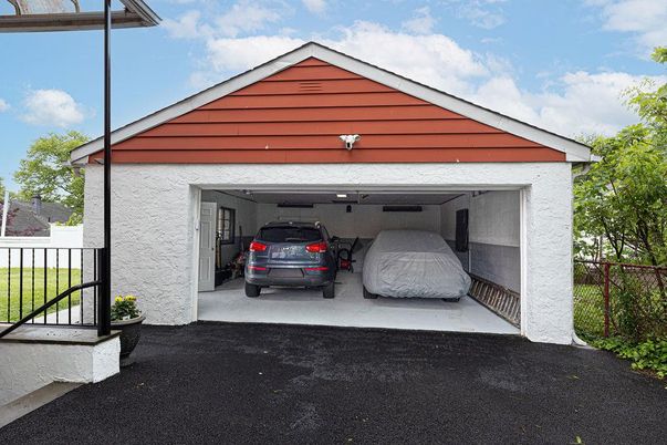 Detached Garage, Exterior