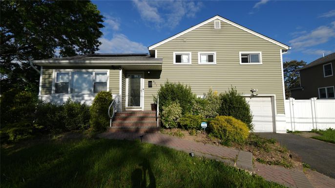 Attached, Exterior, Facade, Split Level