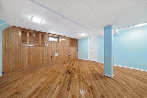 Empty room, Interior, Recessed Lighting, Wood Texture Flooring, Wooden Walls
