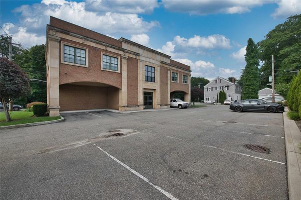 Exterior, Facade, Brick Facade, Rowhouse