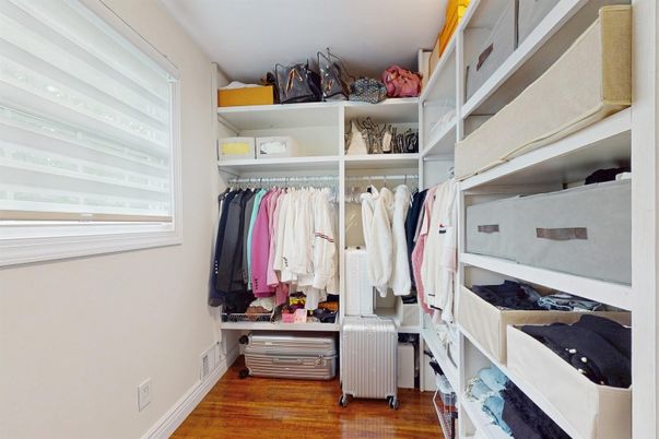 Interior, Walk-in Closets, Wood Texture Flooring