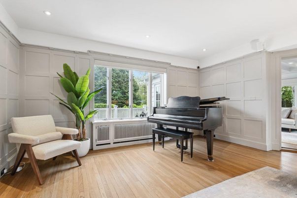 Interior, Piano, Recessed Lighting, Wood Texture Flooring