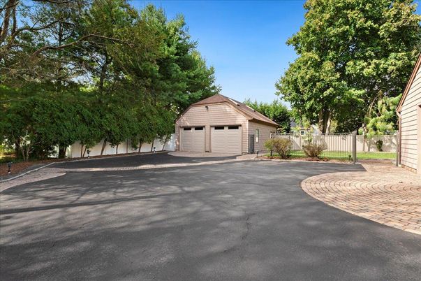 Detached Garage, Exterior