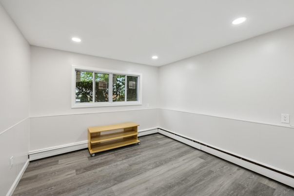 Interior, Recessed Lighting, Wood Texture Flooring