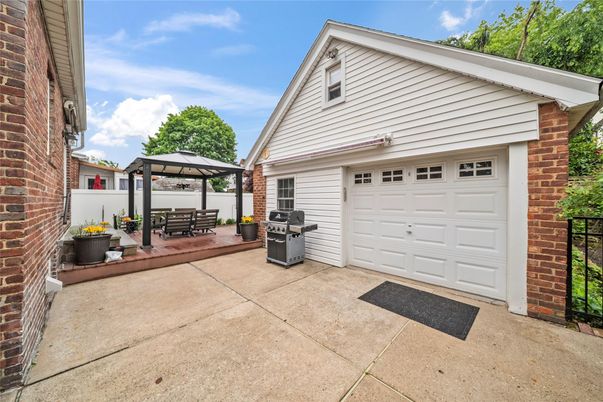 Detached Garage, Exterior