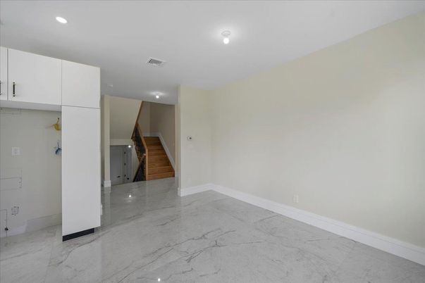 Empty room, Interior, Marble, Recessed Lighting