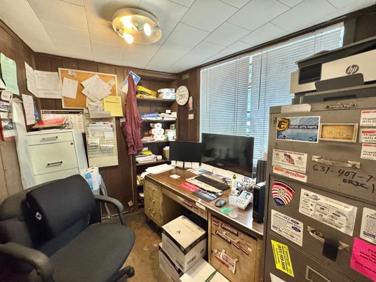 Home Office, Interior