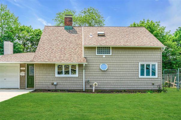 Exterior, Facade, Cape Cod