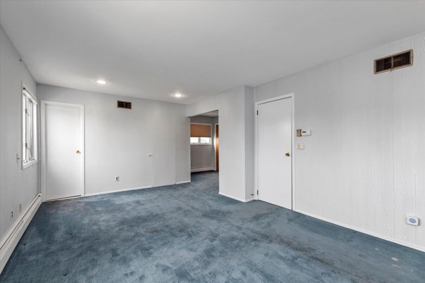 Empty room, Interior, Recessed Lighting