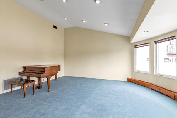 Empty room, Interior, Piano, Recessed Lighting