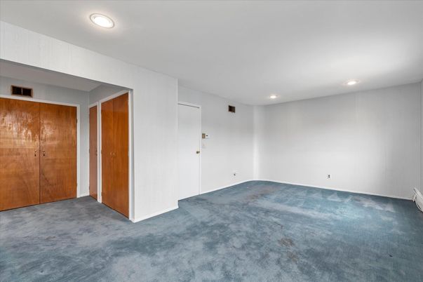 Empty room, Interior, Recessed Lighting